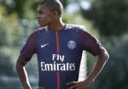 استقبال جالب بازیکنان تیم فوتبال پاری سن ژرمن از کیلیان امباپه ستاره جوان فرانسوی