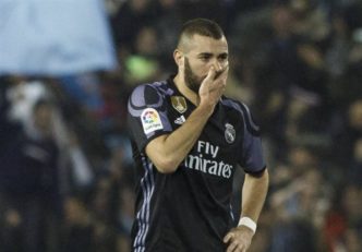 هواداران رئال مادرید بار دیگر در پی خراب کردن موقعیت بنزما را هو کردند