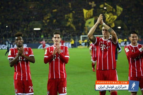 عکس یادگاری بازیکنان تیم فوتبال بایرن مونیخ بعداز پیروزی برابر دورتموند در رختکن