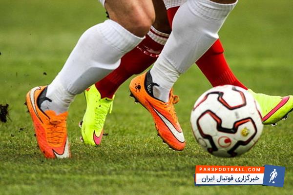 فرانچسکو ویکاری بازیکن اسپال با کفشهای کاملا کهنه و پاره وارد زمین مسابقه شد