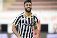 کاوه رضایی با انتشار پستی به وضعیت سخت اسکان زلزله زده گان اشاره کرد