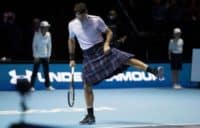 تصاویر جالبی از تنیس بازی کردن راجر فدرر در حالی که دامن اسکاتلندی به پا دارد