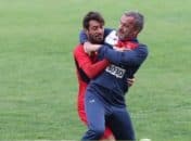 کشتی گرفتن شجاع خلیل زاده و ایگور پانادیچ در تمرینات پرسپولیس