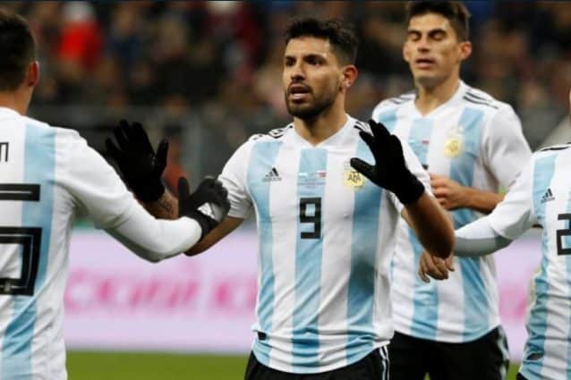 آگوئرو بازیکن تیم فوتبال آرژانتین در بین دو نیمه دیدار برابر نیجریه هوشیاری خود را از دست داد