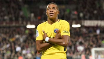 کیلیان ام باپه دو بار دروازه میزبان را باز کرد تا بیستمین گل خود در در لوشامپیونه را به ثبت برساند