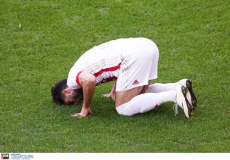 روز های خوش به کریم انصاری فرد در تیم فوتبال المپیاکوس در حال چشمک زدن هستند