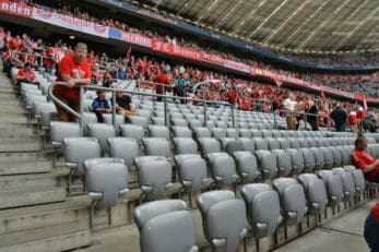 باشگاه والدبرون از تیم فوتبال بایرن مونیخ خواسته صندلی های طوسی رنگ را به ان ها بدهند