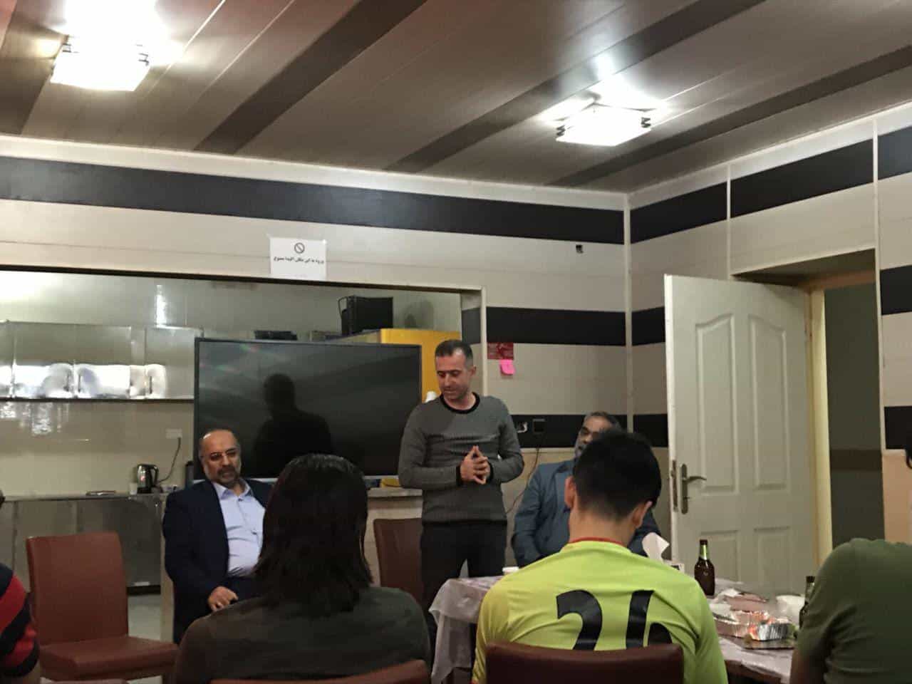 فراز کمالوند دیشب به آبادان برگشت و تمرینات تیم فوتبال صنعت نفت زیر نظر وی برگزار میشود