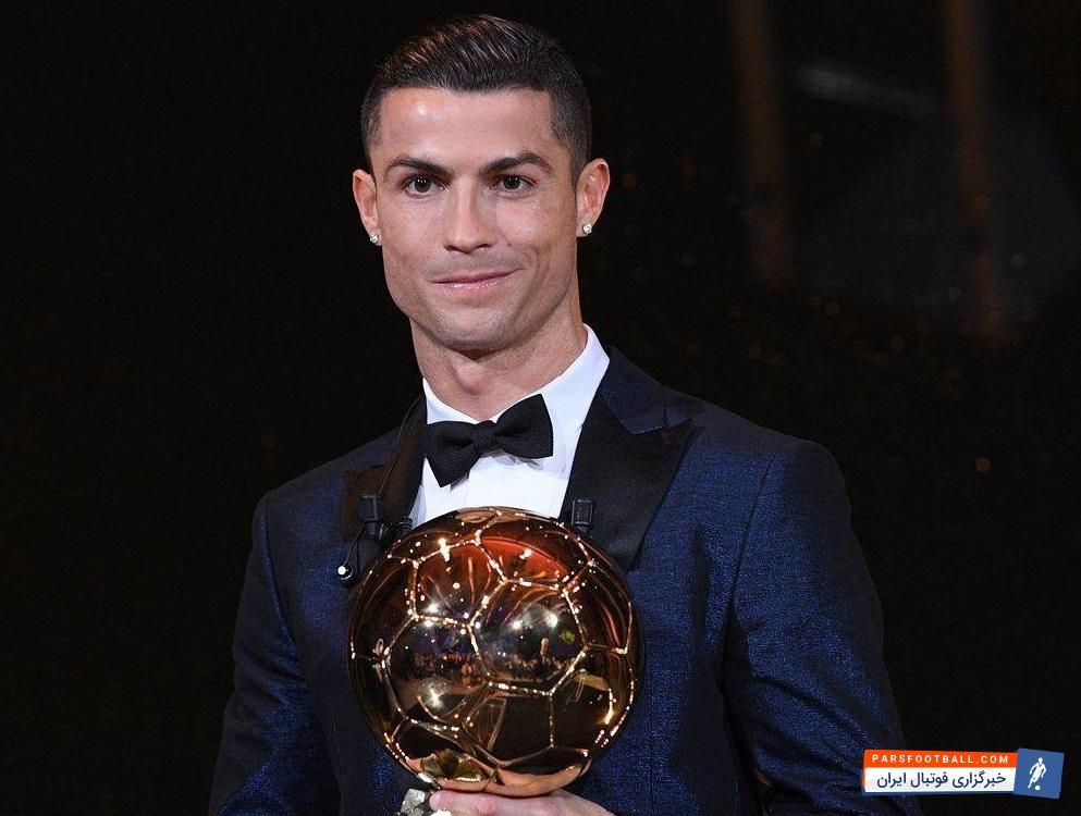 رونالدو برای دومین سال پیاپی، توپ طلا را از آن خود کرد و به عنوان بهترین بازیکن جهان انتخاب شد. حالا تعداد توپ‌های طلا ستاره پرتغالی...