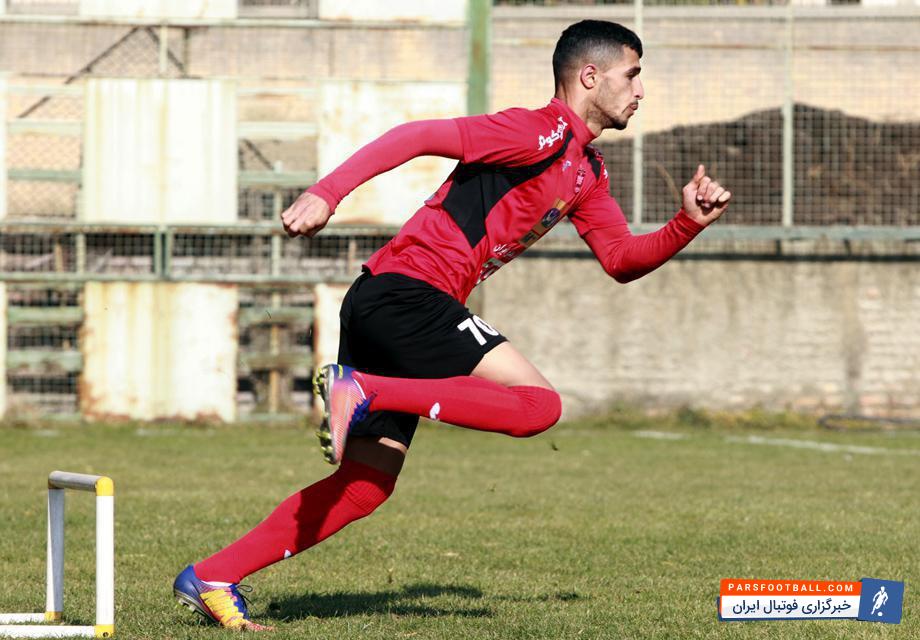 علیپور مهاجم جوان سرخ ها در لیگ جاری ده بار دروازه حریفان را گشوده و حالا به دنبال گل شماره یازدهم است. او که بازی رفت را به دلیل محرومیت از دست داد، حالا در اندیشه گلزنی مقابل این تیم تبریزی است تا هم طلسم گل نزدن به تراکتور را بشکند و هم اولین گلش در نیم فصل دوم را به ثمر برساند.