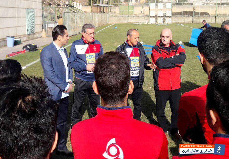 زلاتکو ایوانکوویچ مربی جدید تیم فوتبال پرسپولیس امروز با حضور در محل تمرین به بازیکنان معرفی شد و رسما کار خود را آغاز کرد.