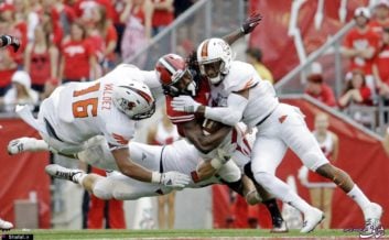 هواداران یک تیم راگبی buffalo bill در شرایط جوی سخت به حمایت از تیمشان پرداختند