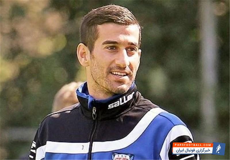 احسان حاج صفی بازیکن فعلی تیم فوتبال پانیونیوس یونان که با فرارسیدن تعطیلات سال نوی میلادی به ایران آمده است, در تمرینات تیمهای فوتبال باشگاه سپاهان حضور پیدا کرد و با کادر فنی و بازیکنان این تیمها دیدار کرد.