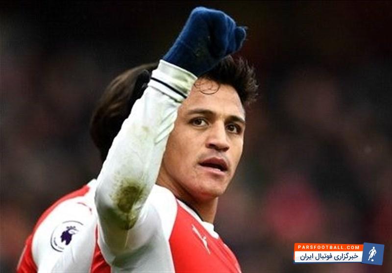 سانچس بازیکن تیم فوتبال آرسنال در شهر پاریس فرانسه دیده شده است