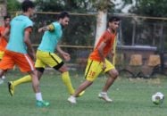 با وجود اینکه مالکیت باشگاه نفت تهران از حمیدرضا جهانیان گرفته شده، اما وی در اقدامی عجیب در محل تمرین امروز (یکشنبه) این تیم حاضر شد.