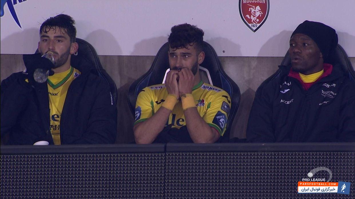 رامین رضاییان ملی پوش ایرانی اوستنده پس از اشتباه محرز منجر به شکست تیمش در هفته نوزدهم ژوپیلر لیگ بلژیک روی نیکمت اشک می ریخت.