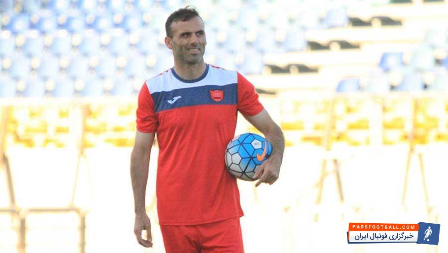 سید جلال حسینی در بازی مقابل بادران مدعی شد هیچ کدام از بازیکنان با شرایط رقم خورده برای باشگاه شرطی برای تمدید قرارداد نخواهند گذاشت.