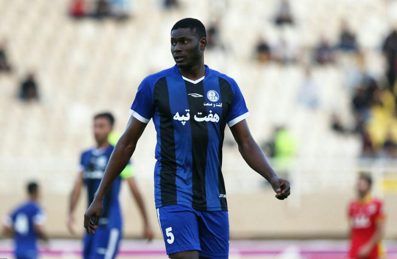 موسی کولیبالی مدافع مالیایی به ایران بازگشت تا تیمش را در بازی برابر تراکتورسازی همراهی کند