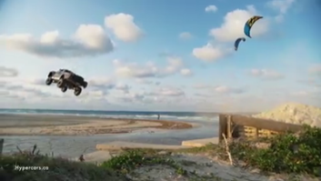 کلیپی بسیار دیدنی از نمایش قدرتمندانه ی یک اتومبیل فوق پیشرفته