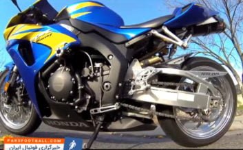 اجرای حرکات نمایشی و فوق العاده با موتور مسابقه ای سال 2017 در جاده