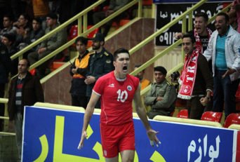 میکائیل تاجر