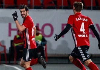 عزت اللهی سعید عزت الهی ، بازیکن ملی‌ پوش تیم فوتبال آمکار روسیه در مورد اینکه چرا در تمرینات نساجی حضور پیدا کرده است، گفت:در تعطیلات هستیم ..