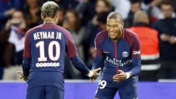 امباپه پیش از انتقال به پاریس سن ژرمن آرایش ساده ای را استفاده می کرد