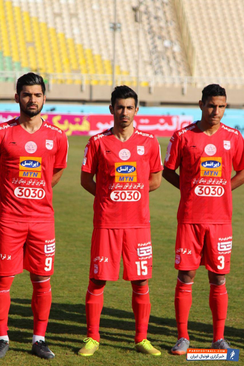 گلمحمدی تصمیم گرفت تیمی را به زمین مسابقه بفرستند که هیچ شباهتی با تراکتور نداشت