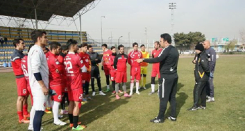 آتیلا حجازی که در حمایت از شاگردانش دیروز سه شنبه در رادیو اعلام کرد اگر تا فردا (امروز) طلب بازیکنانش پرداخت نشود و بازیکنان مدنظرش ...