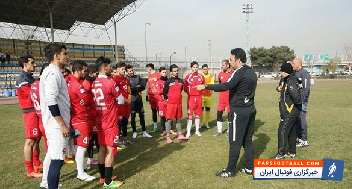 آتیلا حجازی که در حمایت از شاگردانش دیروز سه شنبه در رادیو اعلام کرد اگر تا فردا (امروز) طلب بازیکنانش پرداخت نشود و بازیکنان مدنظرش ...