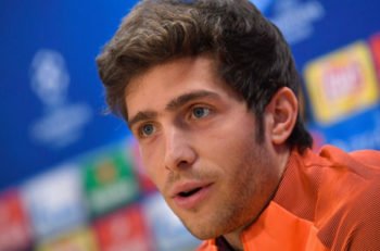 روبرتو : با چند پسته بودن کنار آمده‌ام. می‌خواهم بازی کنم و کمک حال تیمم باشم