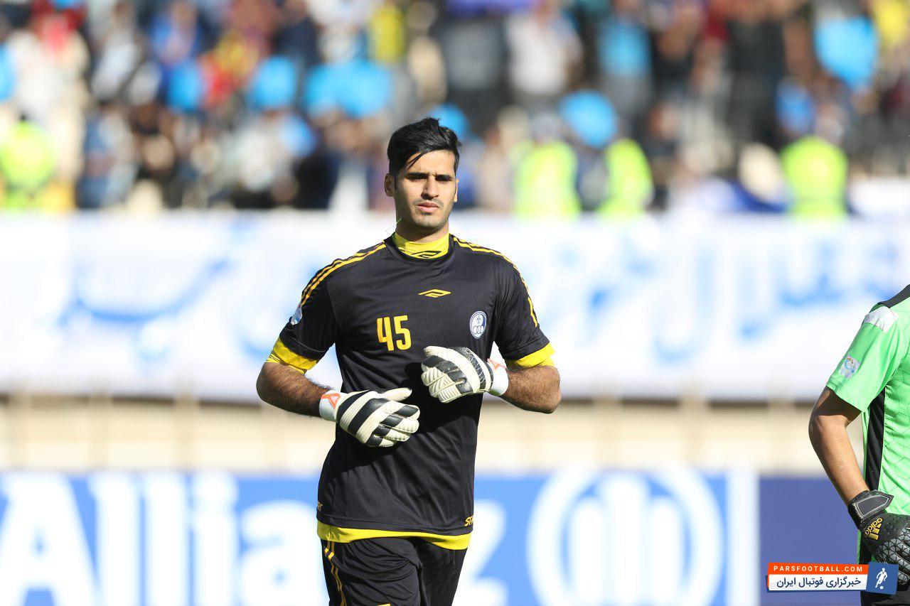 تیم فوتبال سپاهان به دنبال جذب وحید شیخویسی گلر استقلال خوزستان است