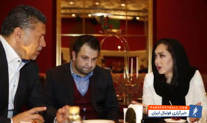 نیکی کریمی در حاشیه حضور در گالری جواهرات همسر علی دایی با آقای گل فوتبال جهان دیدار کرد و دقایقی با او روی یک میز نشست و صحبت کرد.