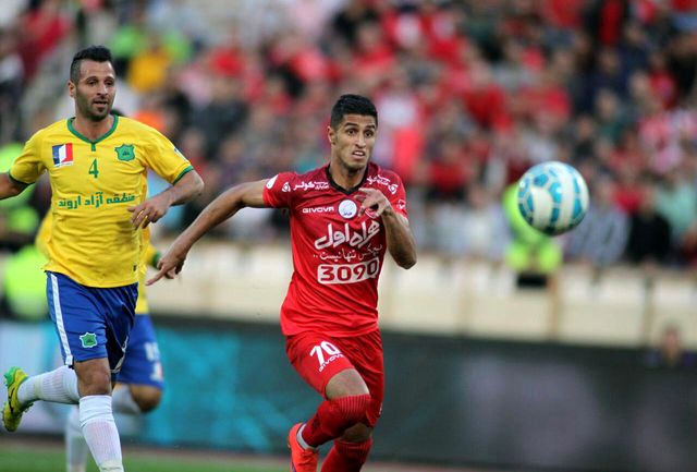 علیپور ، مهاجم تیم فوتبال پرسپولیس تهران، این فرصت را دارد با گلزنی از قاضی فاصله بگیرد