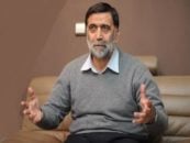 مصطفی آجرلو مدیرعامل باشگاه تراکتورسازی در رختکن تیم حاضر شد