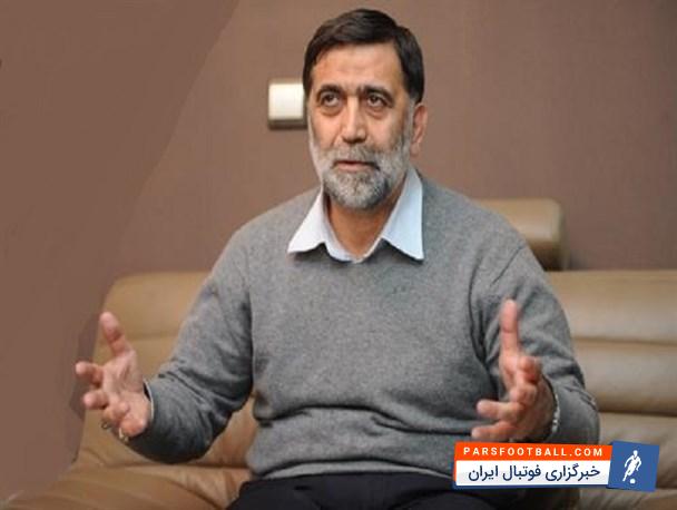 مصطفی آجرلو مدیرعامل باشگاه تراکتورسازی در رختکن تیم حاضر شد