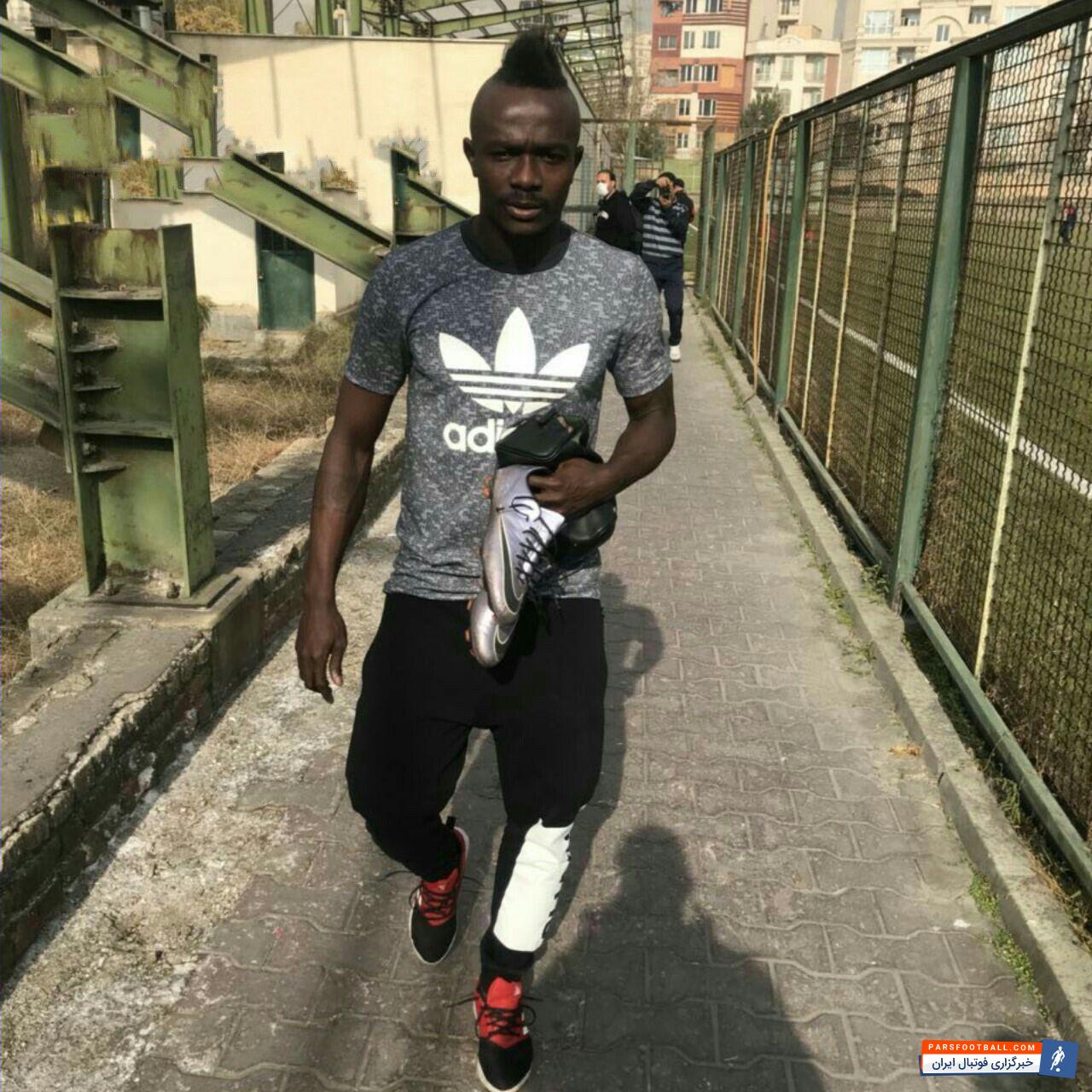 گادوین منشا بخاطر حذف از جام حذفی کماکان ناراحت می باشد و در تمرین نیز چندان خوشحال نبود