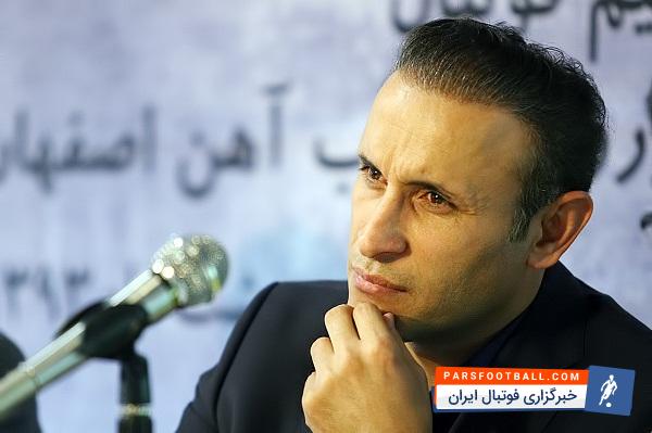 گلمحمدی تصمیم گرفت تیمی را به زمین مسابقه بفرستند که هیچ شباهتی با تراکتور نداشت