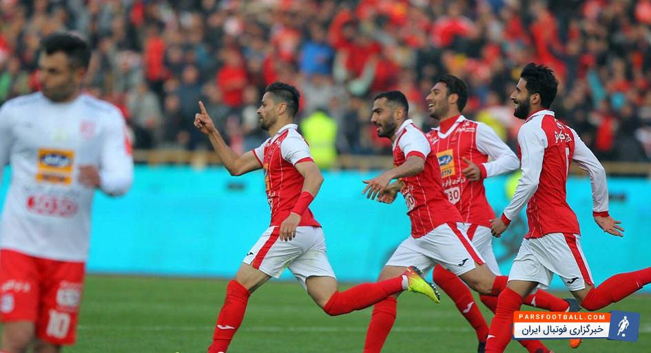 در دیدار پرسپولیس مقابل تراکتورسازی که با برتری 2 بر صفر تیم تهرانی خاتمه یافت، هیچ بازیکنی از جمع سرخپوشان صاحب کارت های رنگی داور نشد.