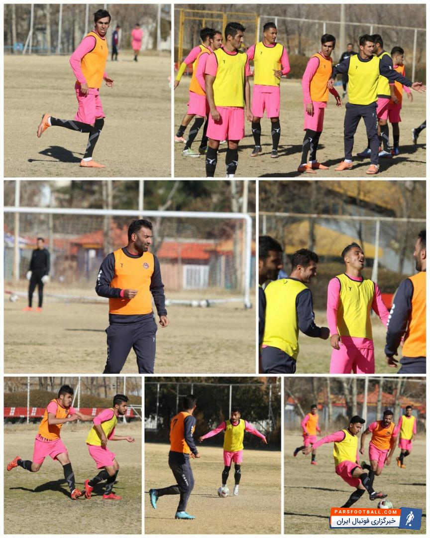 قاسم دهنوی هافبک سابق پرسپولیس به تیم فوتبال در تمرینات سیاه جامگان
