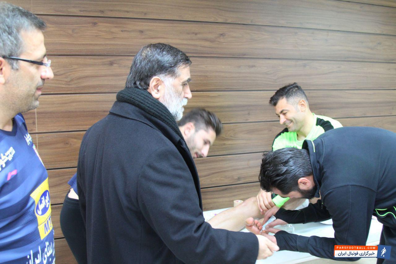 محمد ابراهیمی مهاجم تراکتورسازی با مداوای سرپایی توانست مقابل سیاه جامگان به میدان برود.ابراهیمی در طول مسابقه نیز با درد برای تراکتورسازی به میدان رفت.