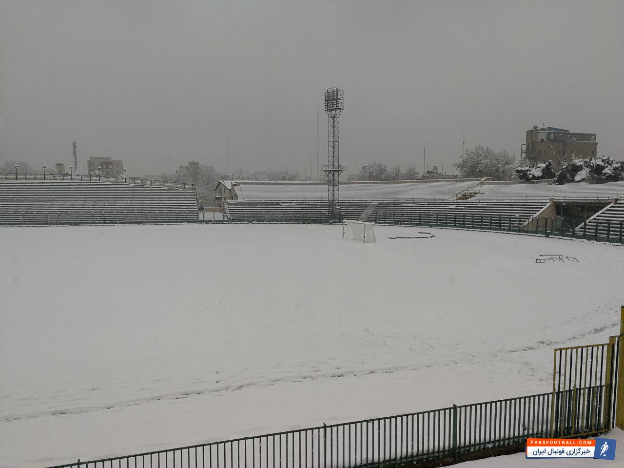 تصاویری از ورزشگاه شهید شیرودی زیر پوشش برفی ؛ در شرایطی که سراسر شهر تهران را برف فراگرفته ورزشگاه شهید شیرودی نیز با پوشش کاملا برفی جلوه خاصی پیداکرد.