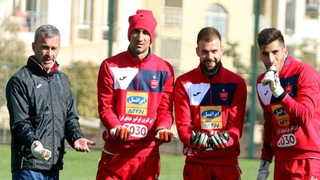رادشوویچ گلر تیم پرسپولیس در نقش مهدی طارمی در تمرین پرسپولیس