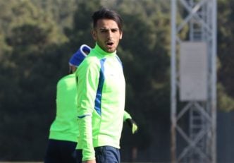 یعقوب کریمی که بعد از جدایی از استقلال به استقلال خوزستان پیوسته بود, امروز (دوشنبه) کارت بازیاش صادر شد و عبدالله ویسی میتواند در بازیهای پیشرو از مدافع- هافبکِ جدید تیمش در ترکیب استفاده کند.