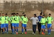 تیم فوتبال استقلال به دلیل بارش شدید برف سنگین در تهران تمرین امروز (یکشنبه) خود را با نظر شفر در سالن سرپوشیده صنایع دفاع برگزار کرد.