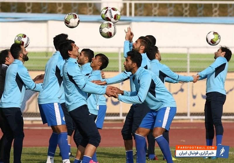 گزارش تمرین استقلال ؛ تمرین تیم فوتبال استقلال پس از استراحت یک روزه از ساعت 11:30 امروز (دوشنبه) در زمین مجموعه صنایع دفاع و پشت درهای بسته برگزار شد.