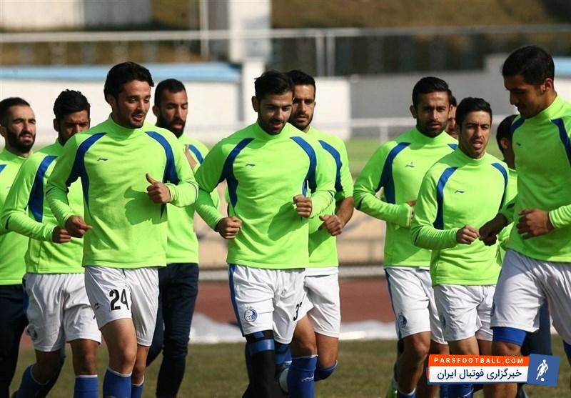 قراربودتمرین ریکاوری استقلال درزمین مجموعه صنایع دفاع برگزار شود،اما به دلیل بارش برف و باران آبی پوشان به سالن وزنه رفته تا تمرین ریکاوری راآنجابرگزارکنند.