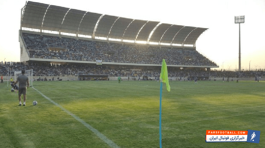 کار برف‌روبی ورزشگاه شهید کاظمی تهران همچنان ادامه دارد و شاگردان برانکو ایوانکوویچ تا زمان آماده شدن این زمین در سالن تمرین خواهند کرد.