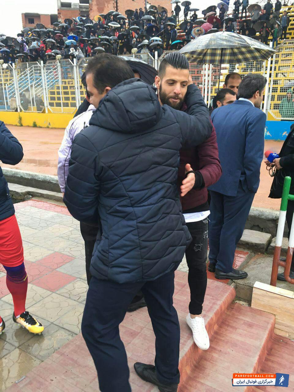 محمد عباس زاده بازیکن تیم فوتبال سایپا به ورزشگاه باشگاه سابقش سر زد