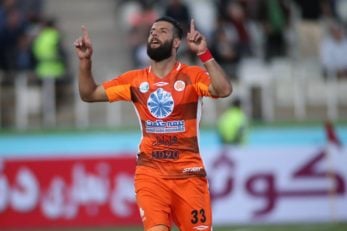 محمد عباس زاده بازیکن تیم فوتبال سایپا به ورزشگاه باشگاه سابقش سر زد